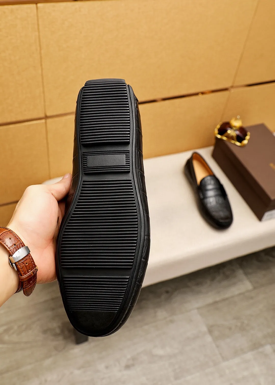 Men's Men's Shoes 💰: 420 💐BV Men's Slip-on Shoes® [BOTTEGA VENETA] Official website counter new model, one-to-one mold opening ⚠Italian calfskin embossed ➕Cow 🐂 leather lining. Driving slip-ons, available at counters, sizes 39-44 (38.45🉑️customized)